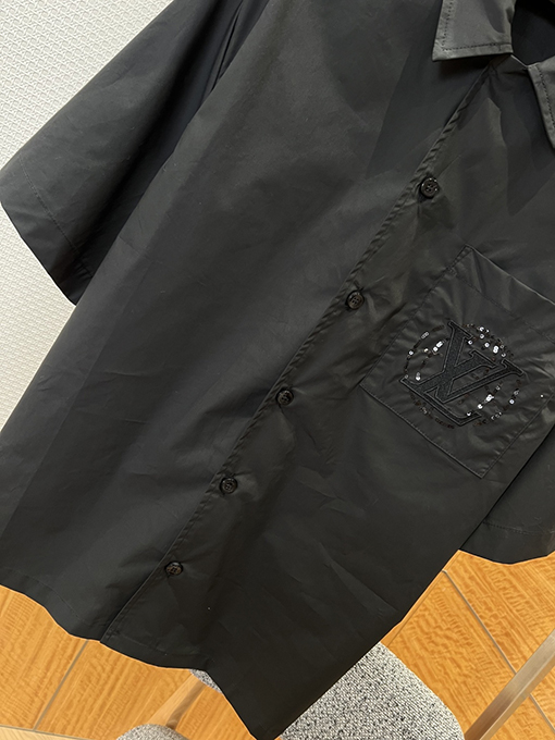 ルイヴィトンブランドコピー LV スパンコール刺繍入りポケット付き半袖シャツ