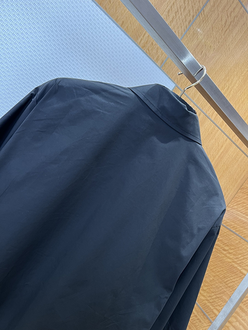 ルイヴィトンブランドコピー LV スパンコール刺繍入りポケット付き半袖シャツ