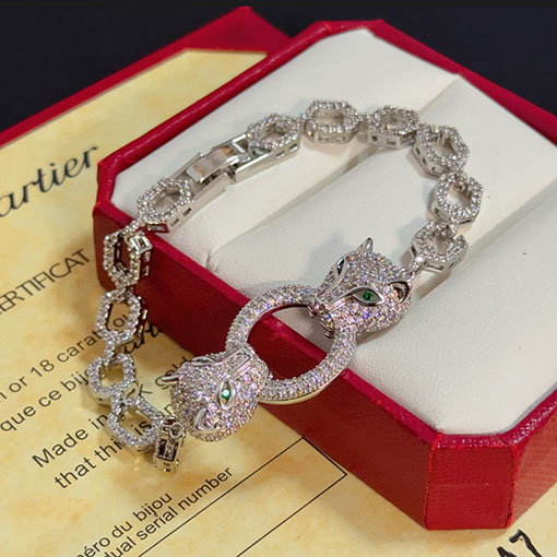 カルティエ レディースダイヤモンドがちりばめられたパンサーのブレスレット