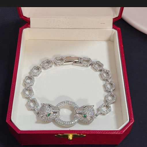 カルティエ レディースダイヤモンドがちりばめられたパンサーのブレスレット