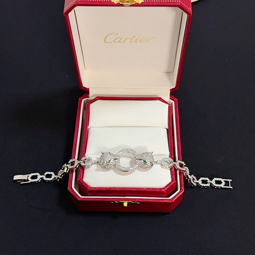 カルティエ レディースダイヤモンドがちりばめられたパンサーのブレスレット