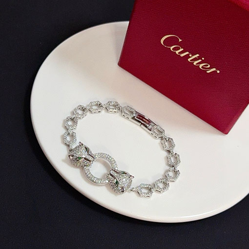 カルティエ レディースダイヤモンドがちりばめられたパンサーのブレスレット