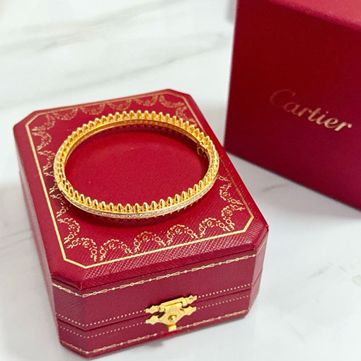 カルティエコピー レディースダイヤモンドがちりばめられたファッショナブルなブレスレット