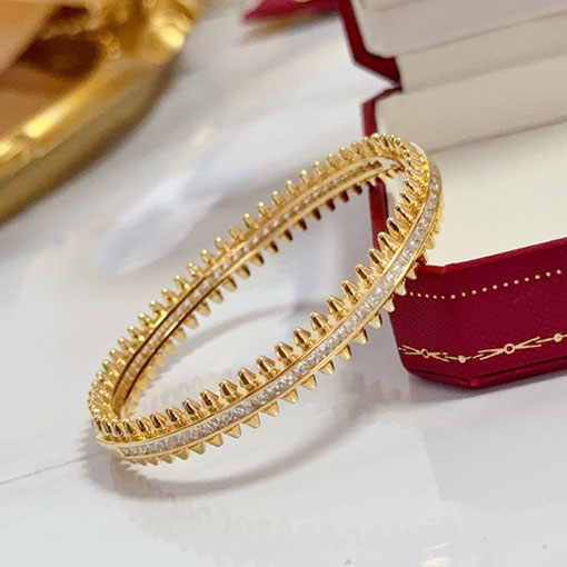 カルティエコピー レディースダイヤモンドがちりばめられたファッショナブルなブレスレット