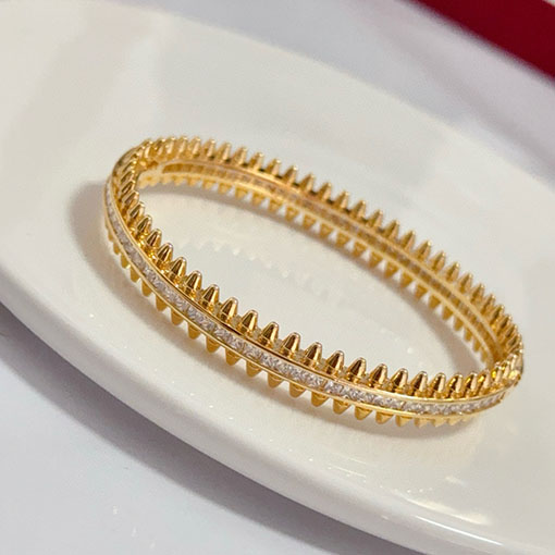 カルティエコピー レディースダイヤモンドがちりばめられたファッショナブルなブレスレット