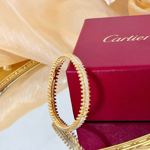 カルティエコピー レディースダイヤモンドがちりばめられたファッショナブルなブレスレット