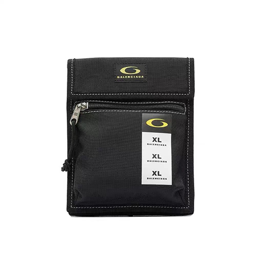 バレンシアガ BALENCIAGA スタイリッシュな小型クロスボディバッグ