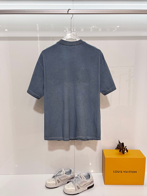 グッチブランドスーパーコピー GUCCI ダメージのパッチと胸元の刺繍ロゴ文字があしらわれた半袖Tシャツ