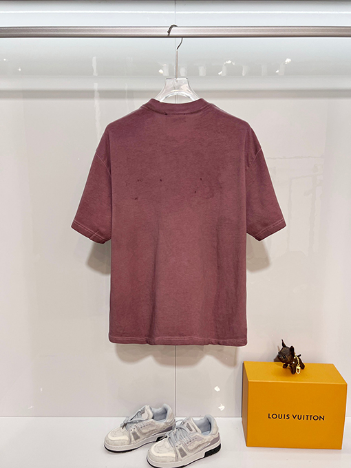 グッチブランドスーパーコピー GUCCI ダメージのパッチと胸元の刺繍ロゴ文字があしらわれた半袖Tシャツ