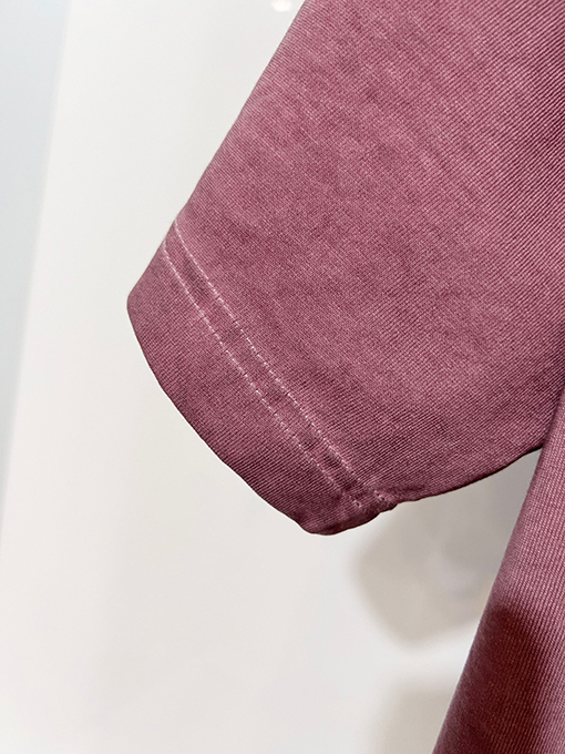 グッチブランドスーパーコピー GUCCI ダメージのパッチと胸元の刺繍ロゴ文字があしらわれた半袖Tシャツ