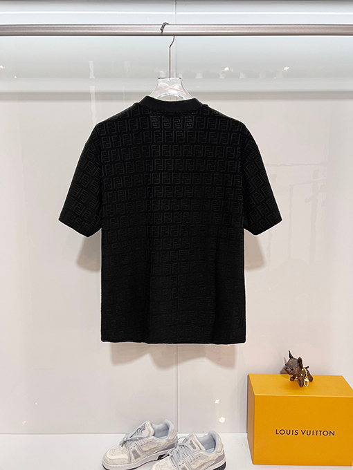 フェンディ 全面にモノグラム柄のダブルFジャカードロゴがあしらわれた半袖Tシャツ