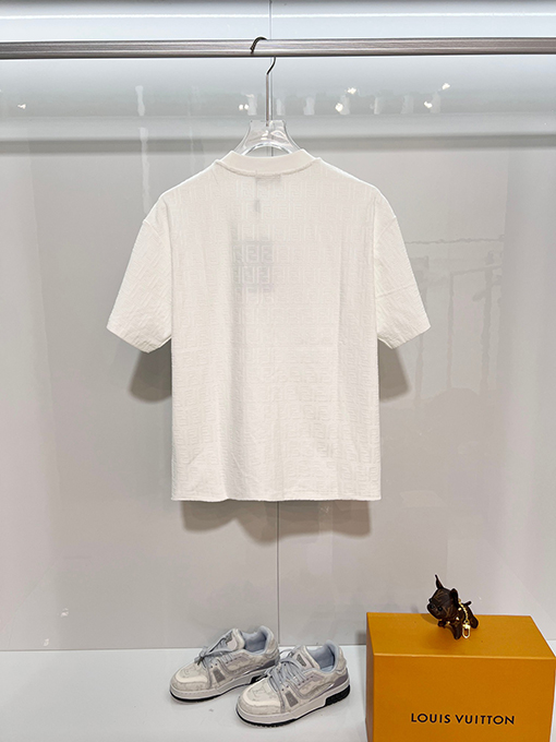 フェンディ 全面にモノグラム柄のダブルFジャカードロゴがあしらわれた半袖Tシャツ
