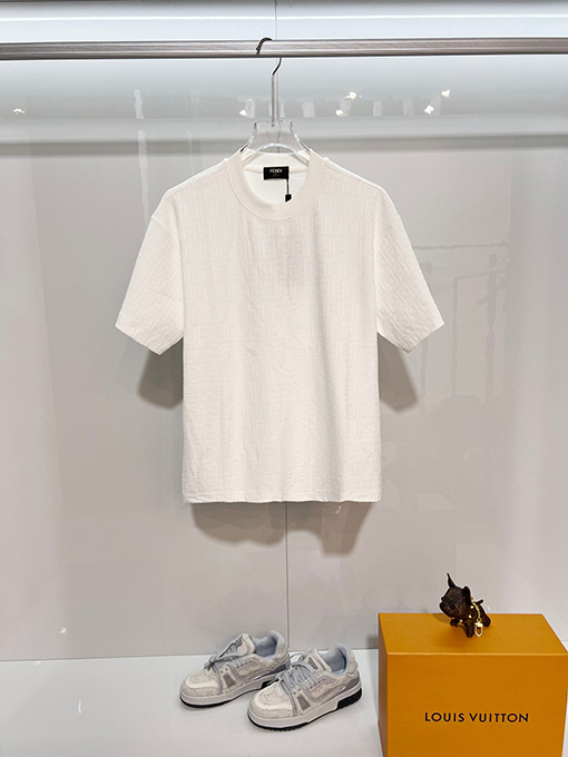 フェンディ 全面にモノグラム柄のダブルFジャカードロゴがあしらわれた半袖Tシャツ