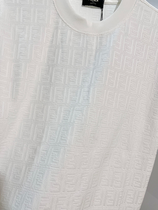 フェンディ 全面にモノグラム柄のダブルFジャカードロゴがあしらわれた半袖Tシャツ