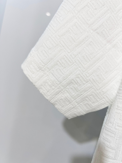 フェンディ 全面にモノグラム柄のダブルFジャカードロゴがあしらわれた半袖Tシャツ