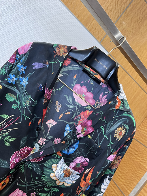 グッチ 花柄と昆虫柄の襟付き長袖シャツ
