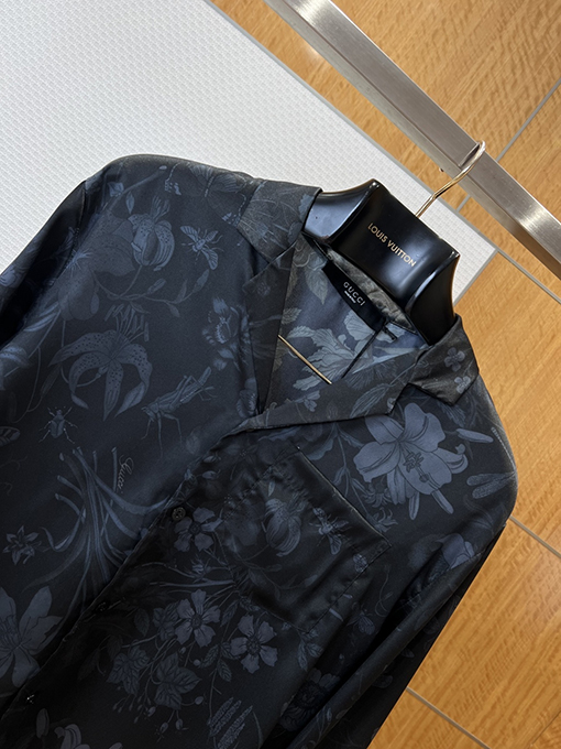 グッチ 花柄プリントの長袖襟付きシャツ