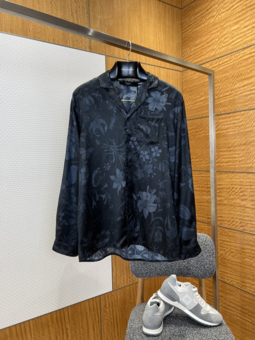 グッチ 花柄プリントの長袖襟付きシャツ