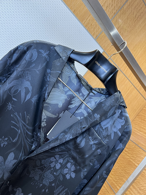 グッチ 花柄プリントの長袖襟付きシャツ