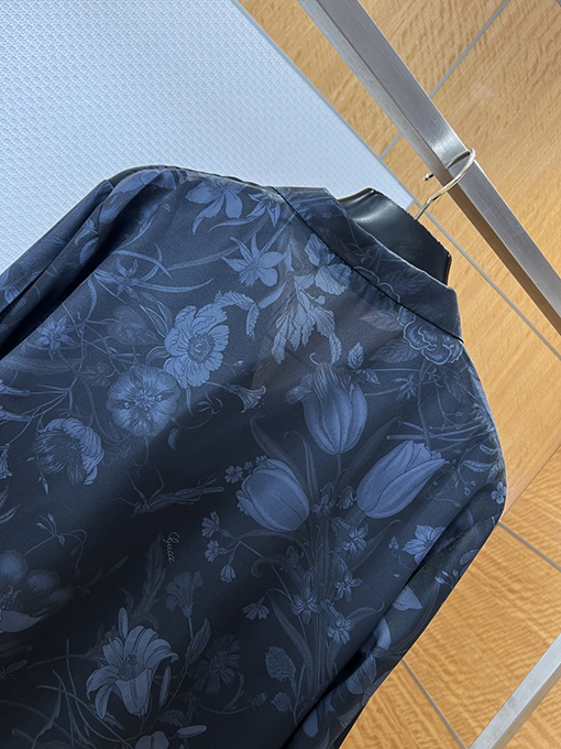 グッチ 花柄プリントの長袖襟付きシャツ