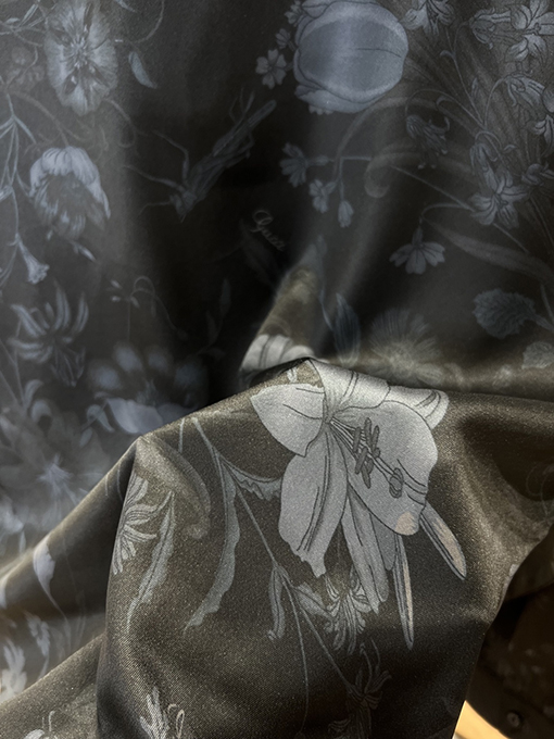 グッチ 花柄プリントの長袖襟付きシャツ