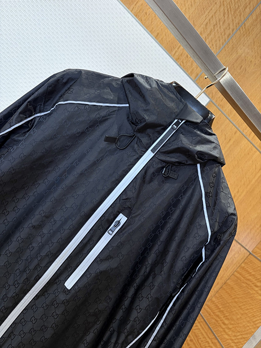 グッチブランドスーパーコピー モノグラム柄のカラーブロックジップアップフード付きジャケット