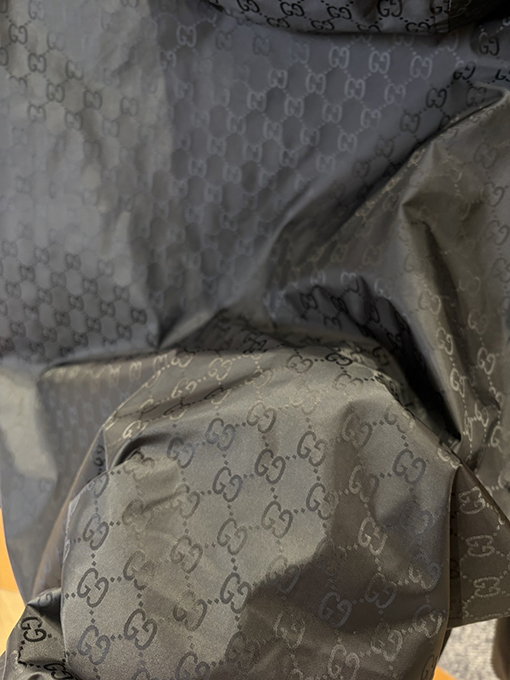 グッチブランドスーパーコピー モノグラム柄のカラーブロックジップアップフード付きジャケット