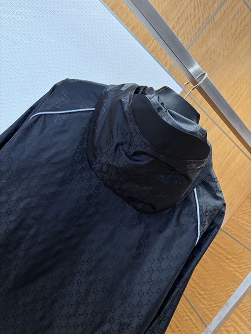 グッチブランドスーパーコピー モノグラム柄のカラーブロックジップアップフード付きジャケット