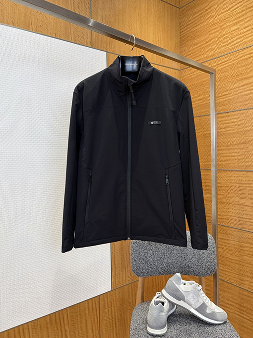 プラダ タグ付き機能性ジャケット