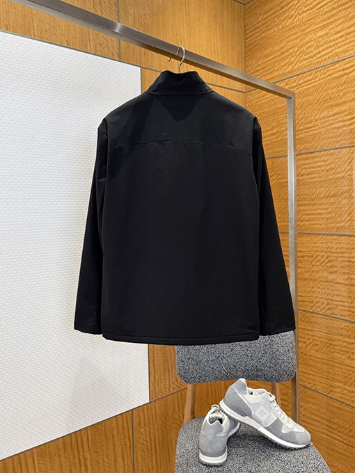 プラダ タグ付き機能性ジャケット