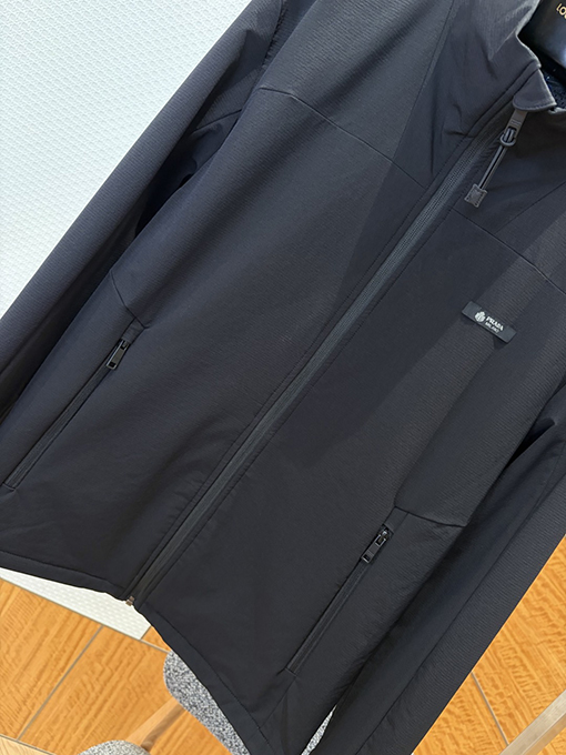 プラダ タグ付き機能性ジャケット