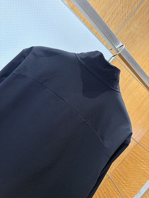 プラダ タグ付き機能性ジャケット