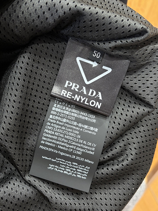 プラダ タグ付き機能性ジャケット