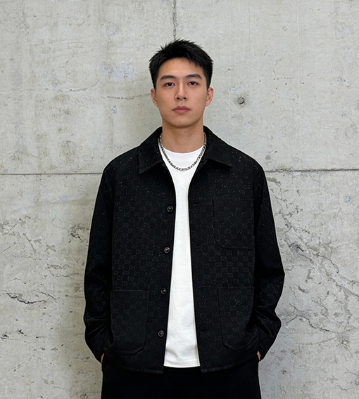 グッチ 全面にラインストーンがあしらわれた襟のデニムジャケット