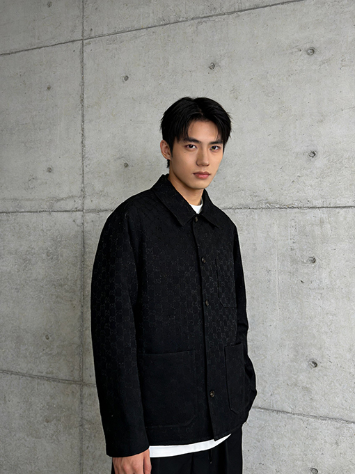 グッチ 全面にラインストーンがあしらわれた襟のデニムジャケット