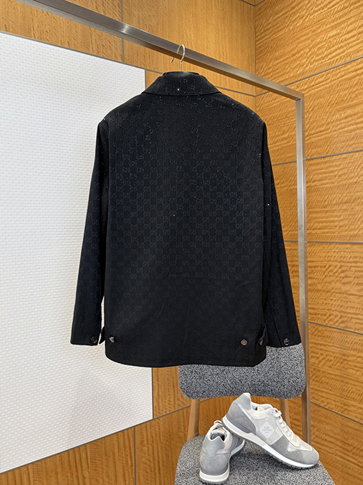 グッチ 全面にラインストーンがあしらわれた襟のデニムジャケット