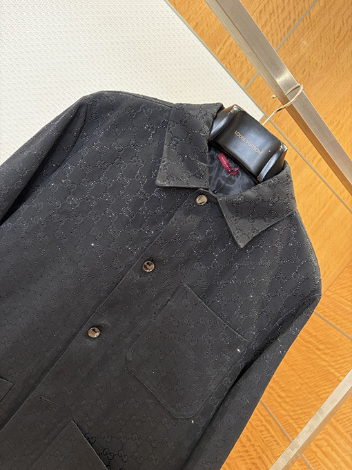 グッチ 全面にラインストーンがあしらわれた襟のデニムジャケット