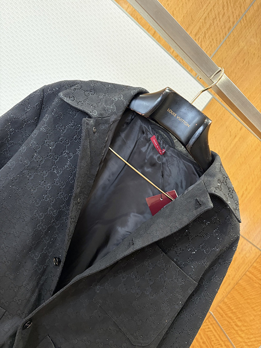 グッチ 全面にラインストーンがあしらわれた襟のデニムジャケット