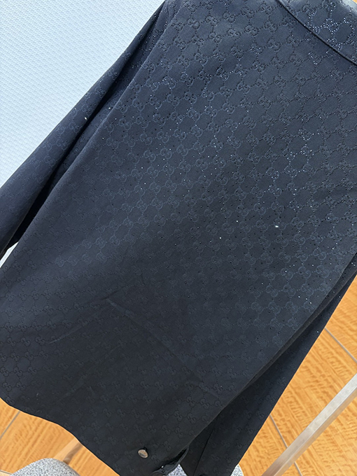 グッチ 全面にラインストーンがあしらわれた襟のデニムジャケット