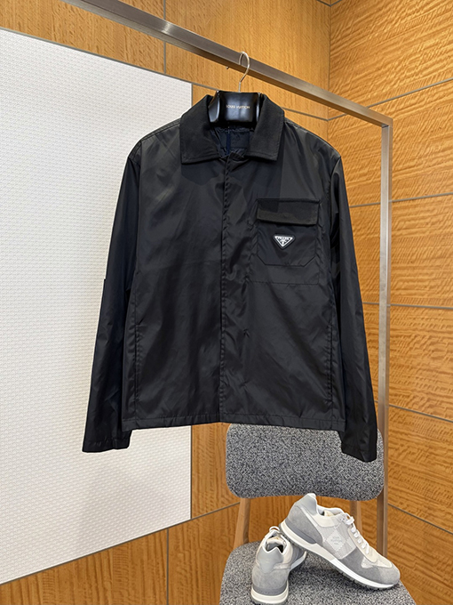 プラダスーパーコピー メタルトライアングルロゴ入りラペルワークジャケット