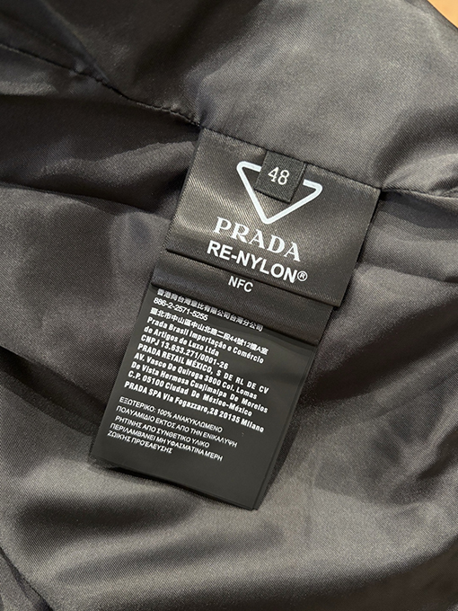 プラダスーパーコピー メタルトライアングルロゴ入りラペルワークジャケット