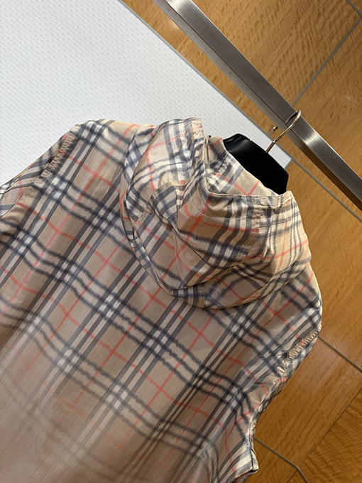 バーバリー グラデーションチェック柄のフード付きジャケット