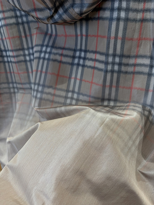 バーバリー グラデーションチェック柄のフード付きジャケット