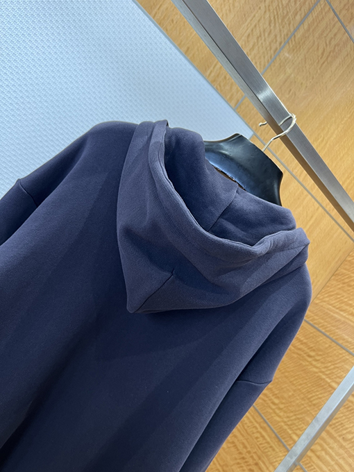 ルイヴィトン ゴールドの刻印入りレザーラベル付きジップアップフード付きスウェットジャケット