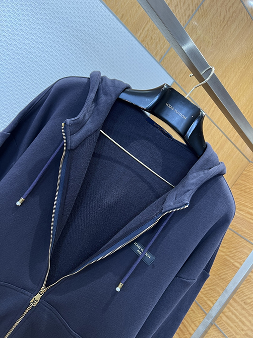 ルイヴィトン ゴールドの刻印入りレザーラベル付きジップアップフード付きスウェットジャケット