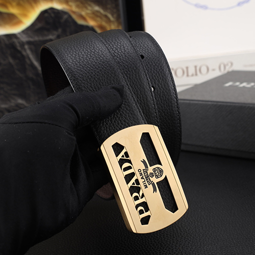 プラダ ファッションなメンズパンチングベルト