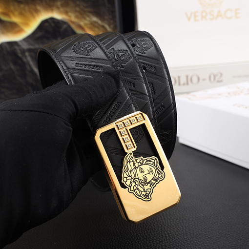 ヴェルサーチ 新モデルクラシックなメンズパンチングベルト