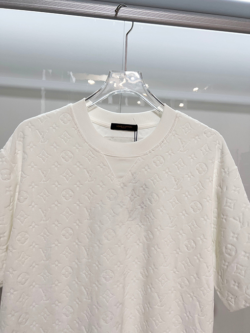 ルイヴィトンブランドスーパーコピー クラシックな全面モノグラムクローバーロゴジャカード半袖Tシャツ