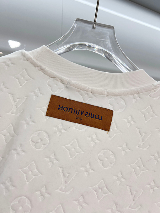 ルイヴィトンブランドスーパーコピー クラシックな全面モノグラムクローバーロゴジャカード半袖Tシャツ