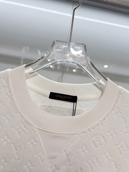 ルイヴィトンブランドスーパーコピー クラシックな全面モノグラムクローバーロゴジャカード半袖Tシャツ